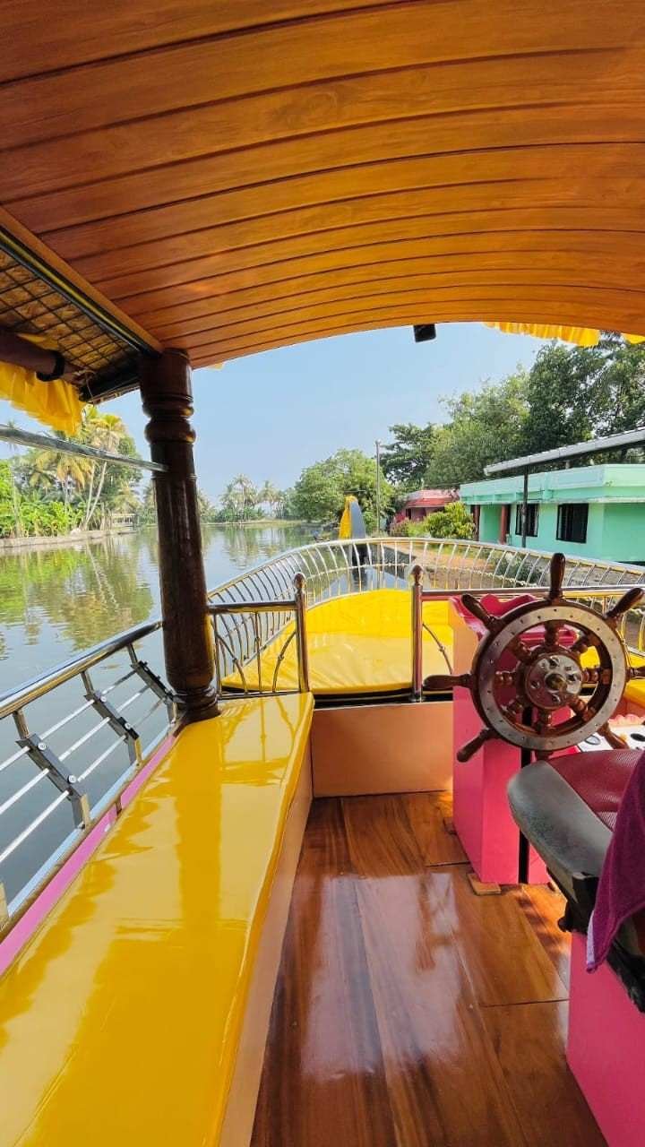 2 Premium shikara ride in Alleppey backwaters
